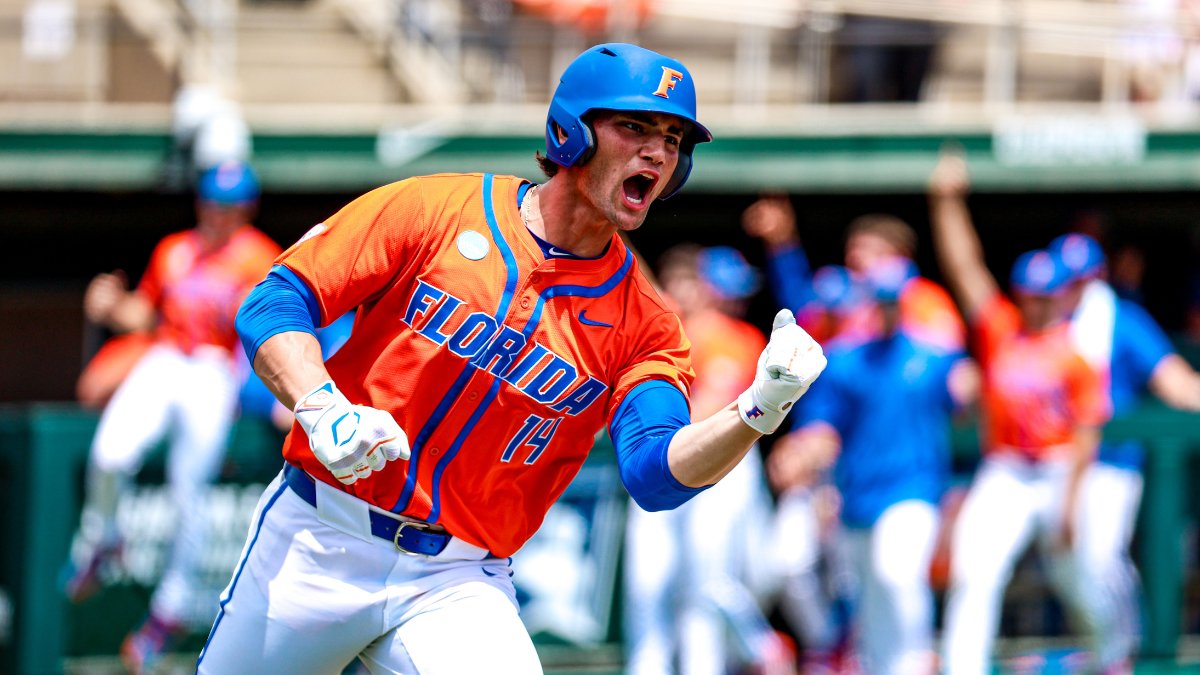 FINAL: Florida 11 Clemson 10 

Michael Robertson singled to LCF, two runs score. 

STORY: on3.com/teams/florida-…