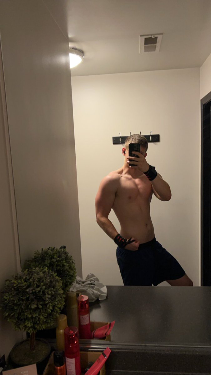 str8collegeboy's tweet photo. https://t.co/iGjnwEFJdk