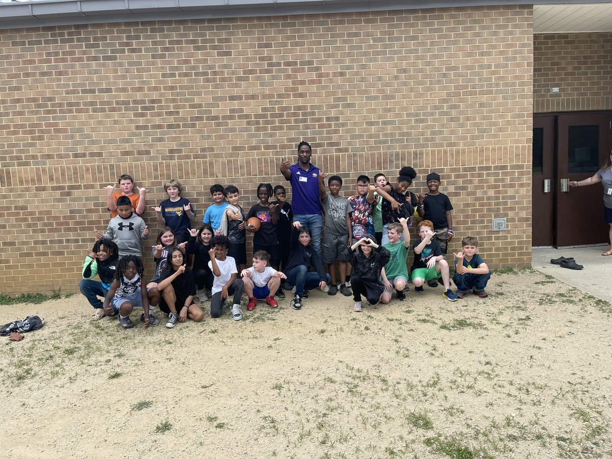 TNTechFootball's tweet image. From Maryland to Tennessee, the Golden Eagle standard flies high with @DJ_Linkins representing Tech football! 🦅 #TechPride #WingsUp #AimHigh