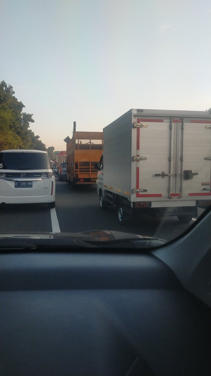 tol arah jakarta d padalarang macet sblm rest area sudah tersendat, entah ada apa <a href="/PRFMnews/">Radio PRFM</a>