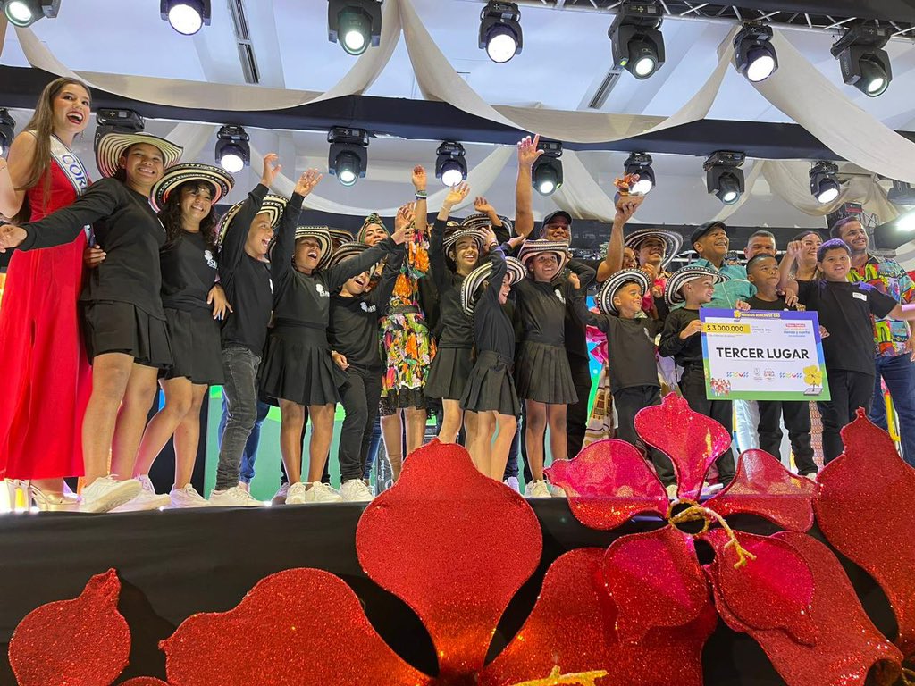 CotoManzur's tweet photo. @GobCordoba_ @ErasmoZB @AlcaldiaLorica 3/3 ¡Orgullosos del talento que tenemos en Lorica! 

Nuestros niños de la escuela de formación artística Saberes Santa Cruz, obtuvo el Bonche de Bronce en el marco del primer festival Córdoba danza y canta sus tradiciones. https://t.co/EPvwGEdFDO