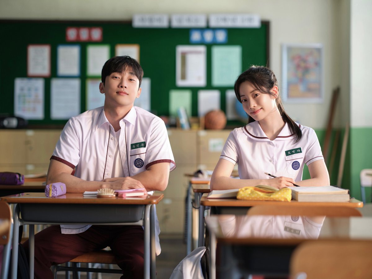 godmitzu's tweet photo. First stills of Dahyun and Jinyoung in the Korean remake of 'You Are the Apple of My Eye' https://t.co/dTko4gjPO2