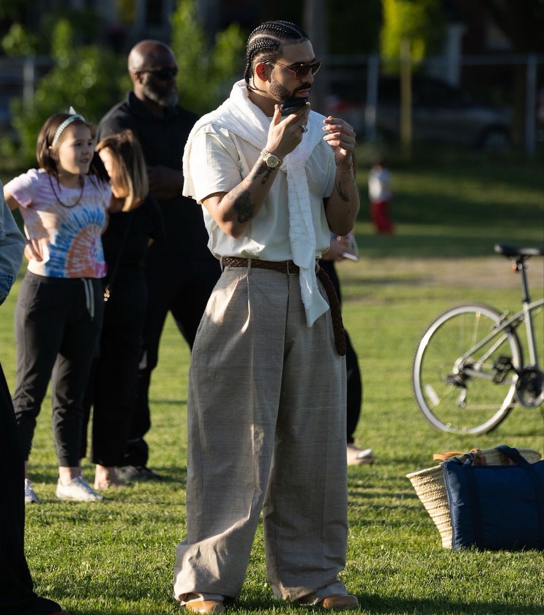 Daily Loud tweet media