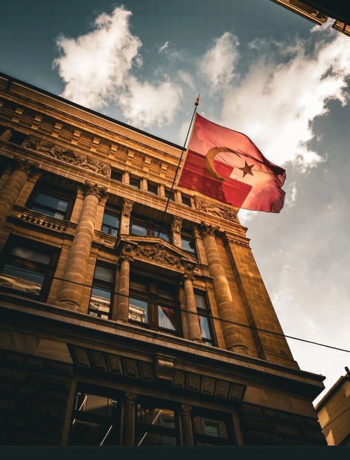 Sana benim gözümle bakmayanın mezarını kazacağım.🇹🇷