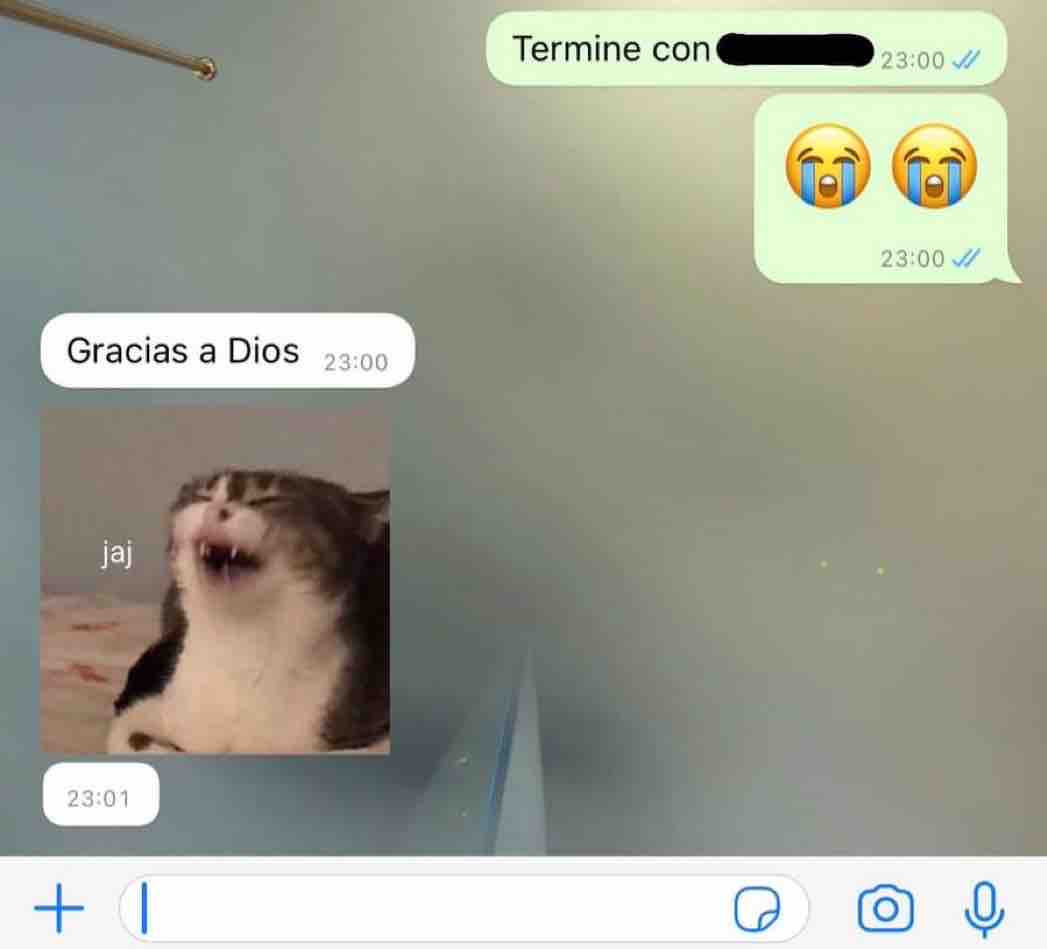 Mis amigos consolándome: