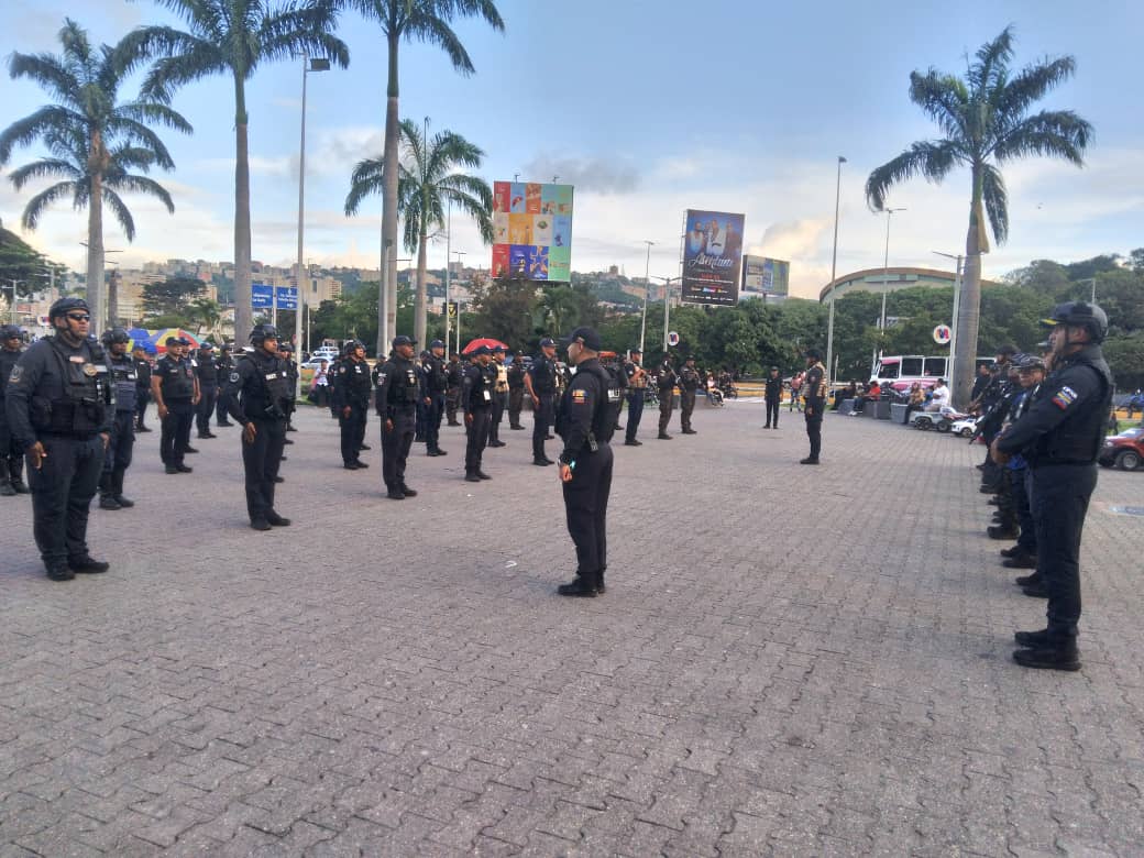 Cuerpo de Policía Nacional Bolivariana. tweet media
