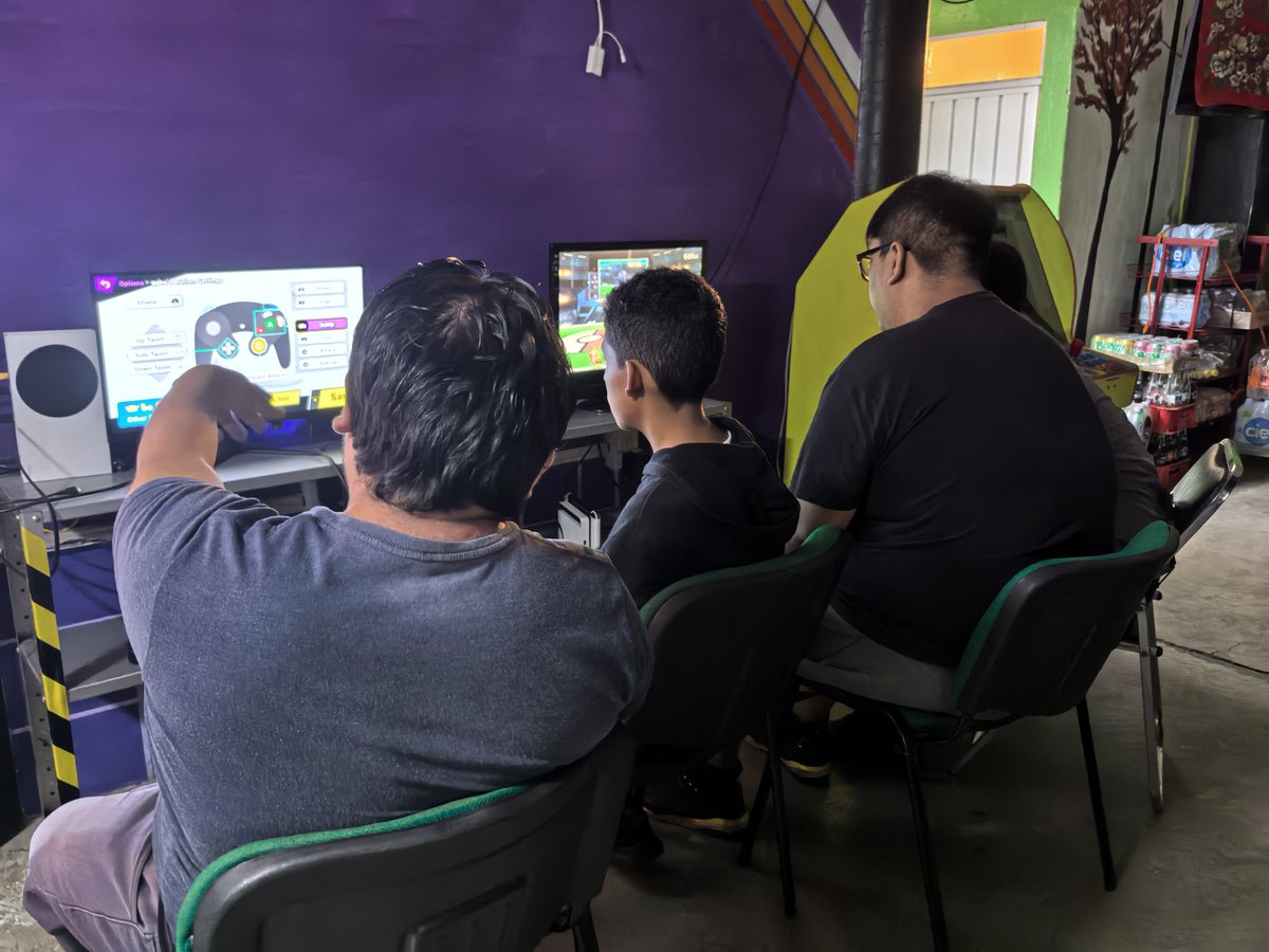 Domingo smash siempre es agradable tener a nuevos integrantes en la comunidad así nacen los prodigios... 🚶