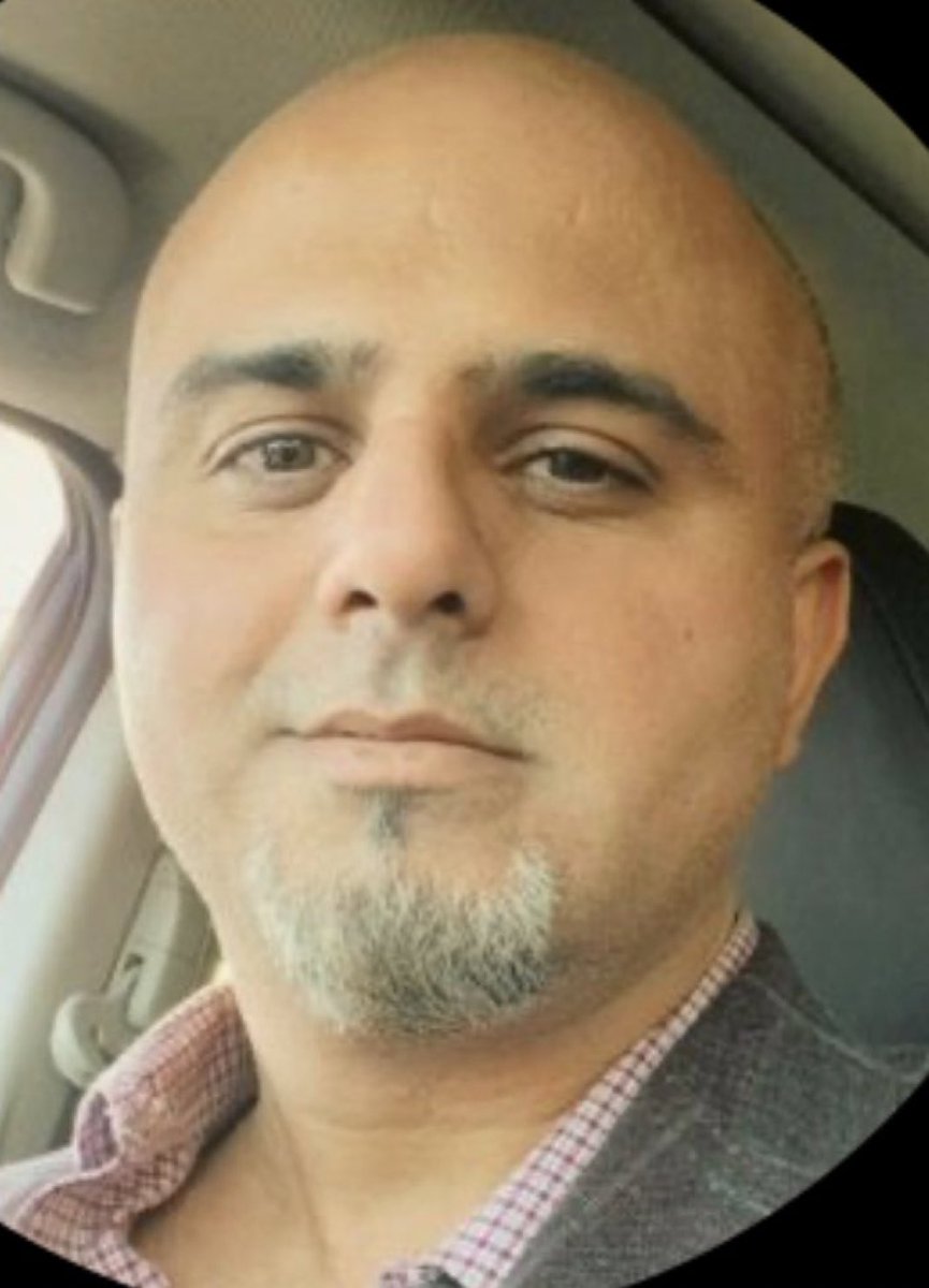 ہیرو۔ 

 یہ ہے وہ شخص جس نے عمران خان کا بینر پاکستان اور انڈیا میچ کے دوران جہاز پر لہرایا۔