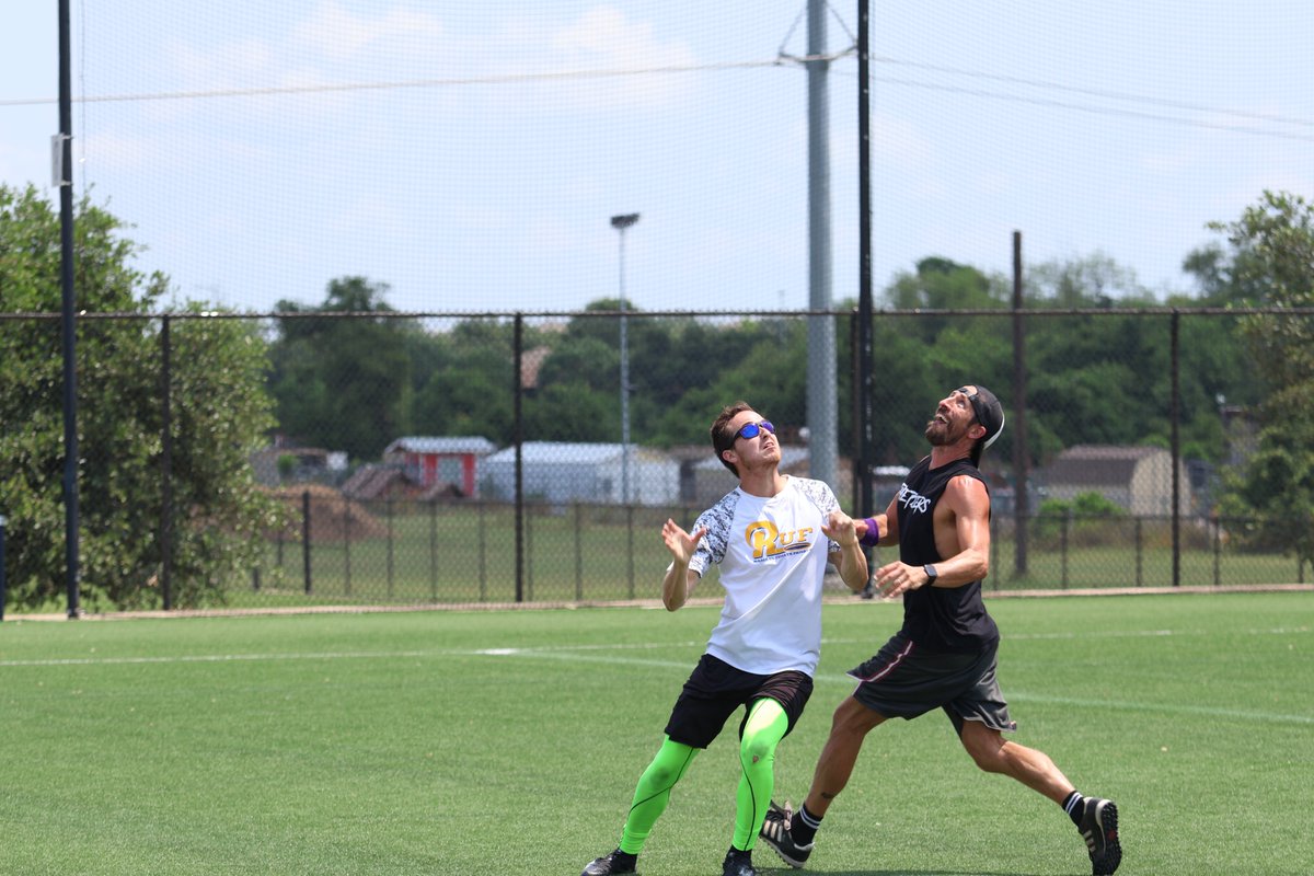walkersntx's tweet photo. And let's not forget this sock in the face to @BonesawTX! Gave y'all a little close up! https://t.co/zUfAc4oxZ5