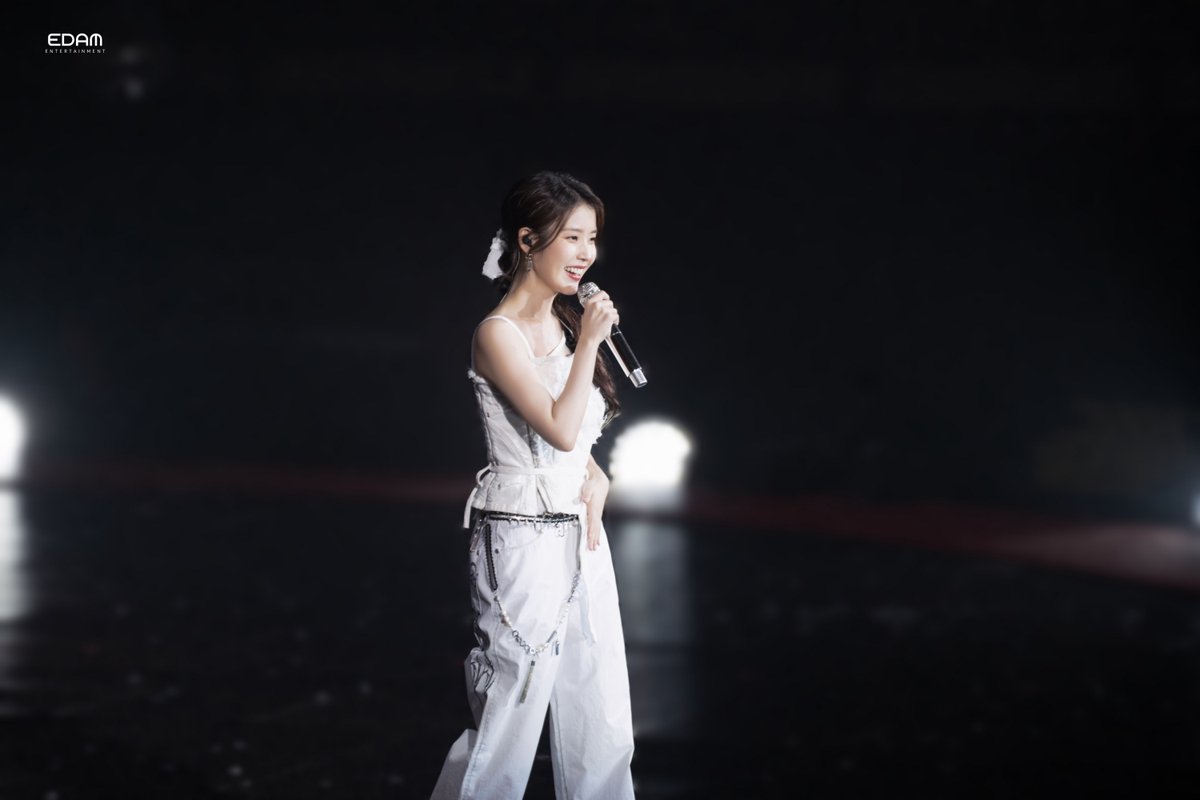 kbsworld_enter's tweet photo. 아이유, ‘2024 IU HEREH
WORLD TOUR CONCERT IN KUALA LUMPUR’
성공적 마무리!
- ‘월드투어’ 아이유, 쿠알라룸푸르 공연 성료! 폭발적 에너지로 가득 찬 콘서트!
- 쿠알라룸푸르에서 단콘 성료! 압도적 무대+이벤트에 관객 매료!

[제공= EDAM 엔터테인먼트]

#아이유 #IU https://t.co/df2FxbGnOs