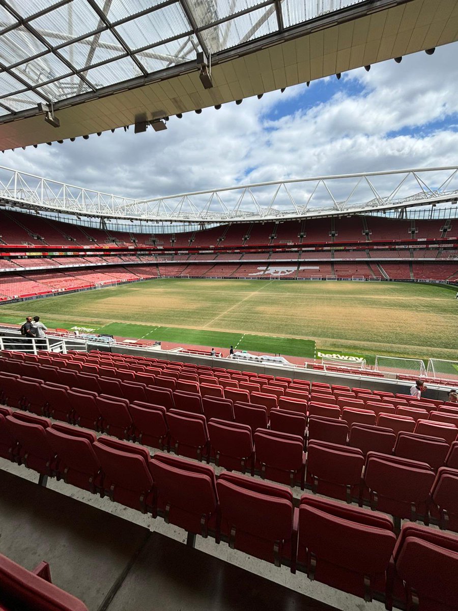 _MattDoe's tweet photo. Great experience taking to the field at the Emirates today. All for a great cause with the fantastic @boparantrust Charity. Wasn’t to be in the Final, but absolute pleasure playing with these gents, who were my legs all day!! 🤣 https://t.co/qmYzEVxh6l