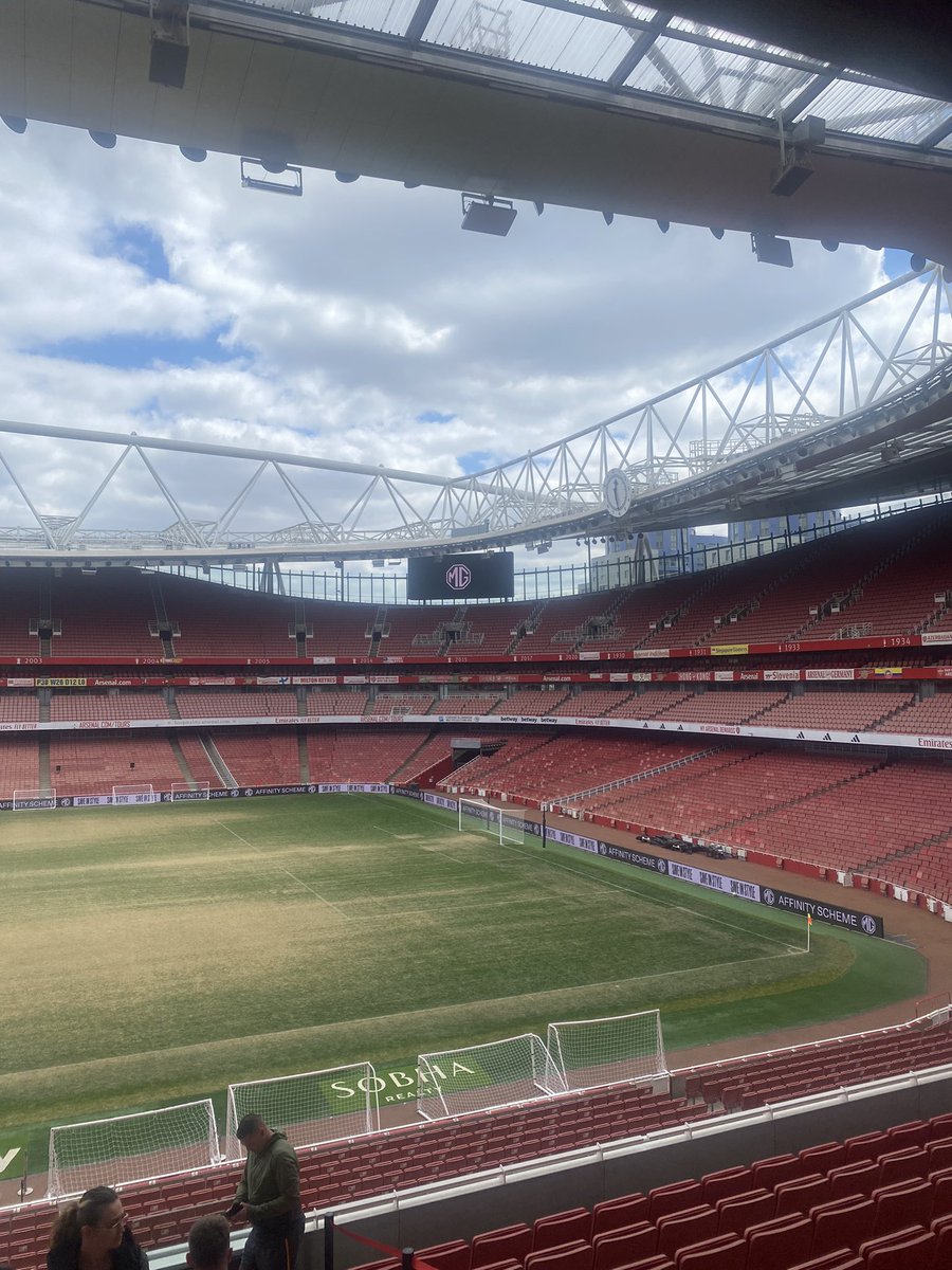 _MattDoe's tweet photo. Great experience taking to the field at the Emirates today. All for a great cause with the fantastic @boparantrust Charity. Wasn’t to be in the Final, but absolute pleasure playing with these gents, who were my legs all day!! 🤣 https://t.co/qmYzEVxh6l