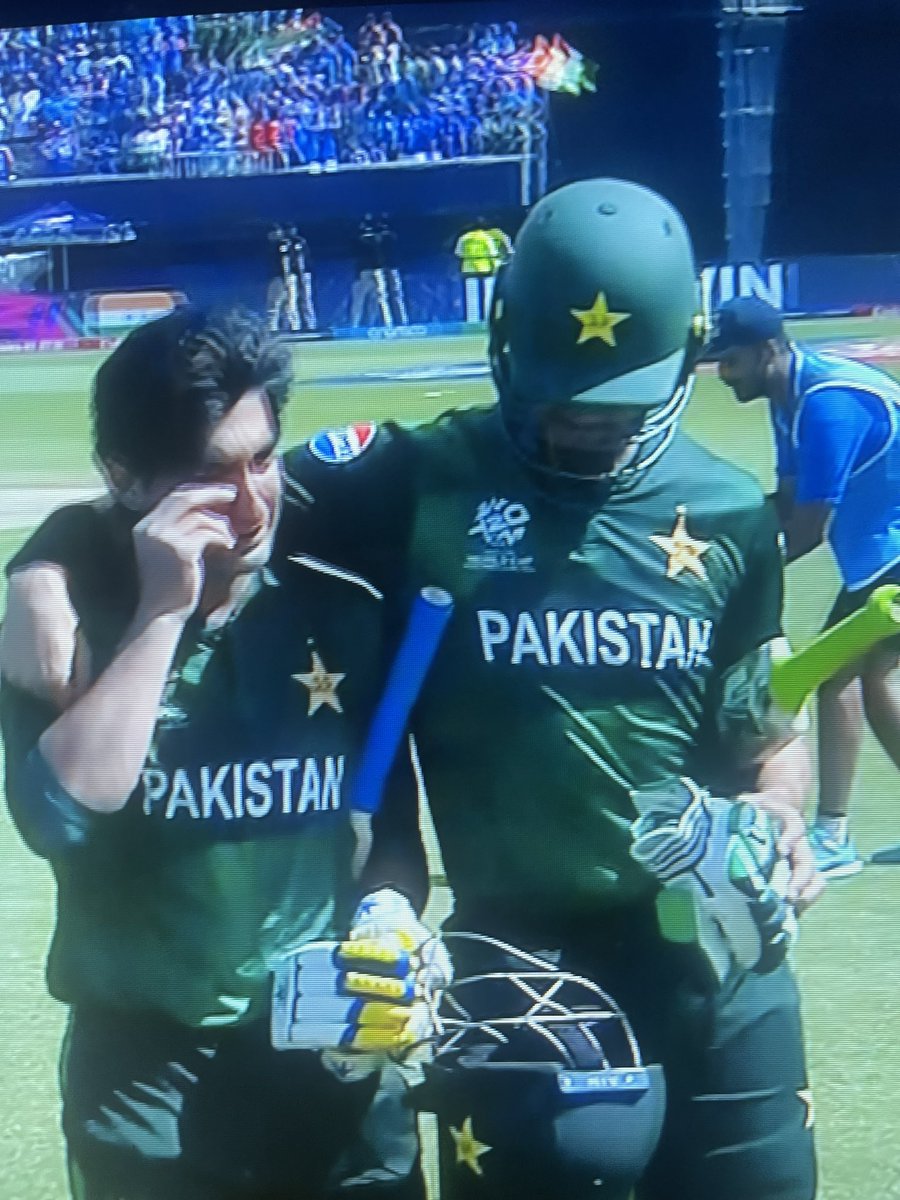 SaeedAh_Latif's tweet photo. Literally I'm crying😭😭💔💔

#PakvsInd https://t.co/PZaJGmZ8zD