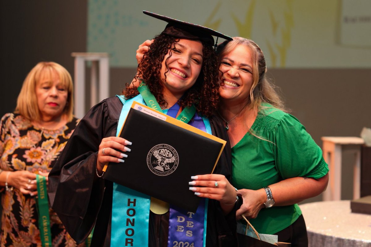 EDUCACIONPR's tweet photo. ¡Siempre Croemitas! Orgullosos de sus logros y encaminados hacia el futuro, nuestros estudiantes del Centro Residencial de Oportunidades Creativas de Mayagüez (CROEM) le dijeron hasta luego a la escuela que los vio crecer para iniciar una nueva etapa en su vida estudiantil.👩🏽‍🎓👨🏻‍🎓👩🏼‍🎓 https://t.co/qNtIoEPFpS