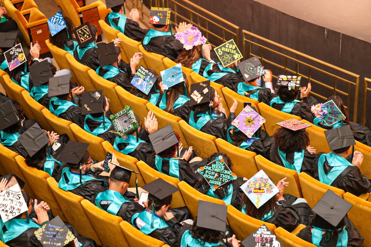 EDUCACIONPR's tweet photo. ¡Siempre Croemitas! Orgullosos de sus logros y encaminados hacia el futuro, nuestros estudiantes del Centro Residencial de Oportunidades Creativas de Mayagüez (CROEM) le dijeron hasta luego a la escuela que los vio crecer para iniciar una nueva etapa en su vida estudiantil.👩🏽‍🎓👨🏻‍🎓👩🏼‍🎓 https://t.co/qNtIoEPFpS