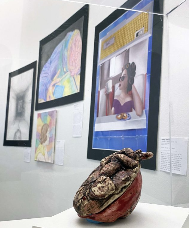 CCSDMagnet's tweet photo. Dive into a summer of creativity & activism at Sahara West Library Grotto! 🌞🎨 @DelSolAcademyLV students and Corey Faga from #FirstFridayFoundation use art to address social issues. Empower the next gen of changemakers before June 13, 2024❗ #CCSDMagnetSchools @LVCCLD https://t.co/1osa07BhtP