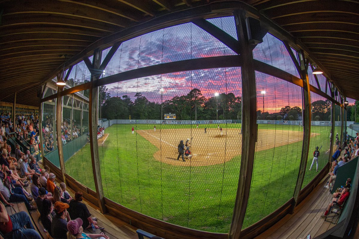 SBluePhoto's tweet photo. Just a small town Saturday night… https://t.co/cqyQ358ajK