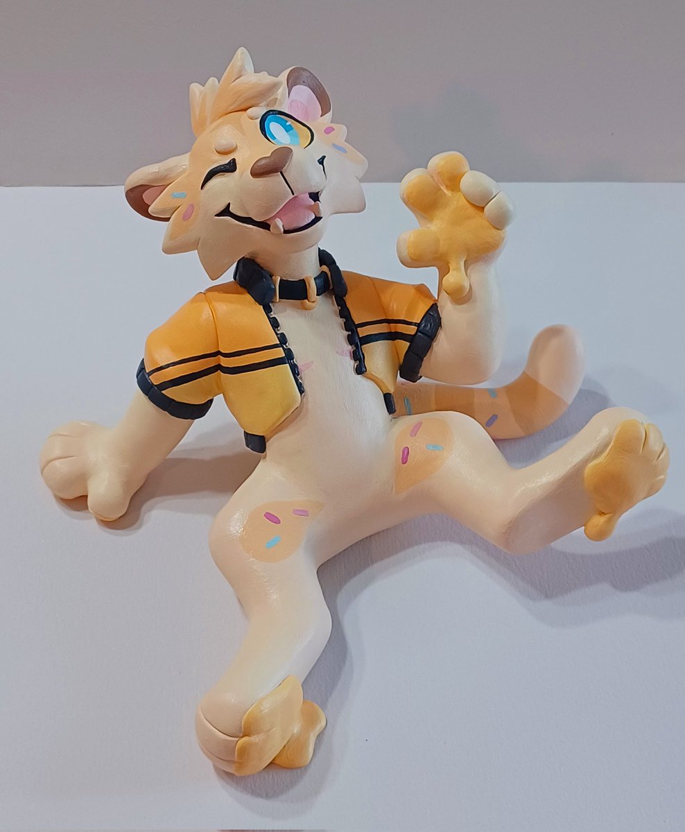ghostlypups's tweet photo. 🧈✨️Custom Sculpt for @lionsodaa✨️🧈
I love love looove how he turned out! Genuinely one of my favorite character designs that I've gotten to sculpt 💖💕 https://t.co/kQSp9xSjoG