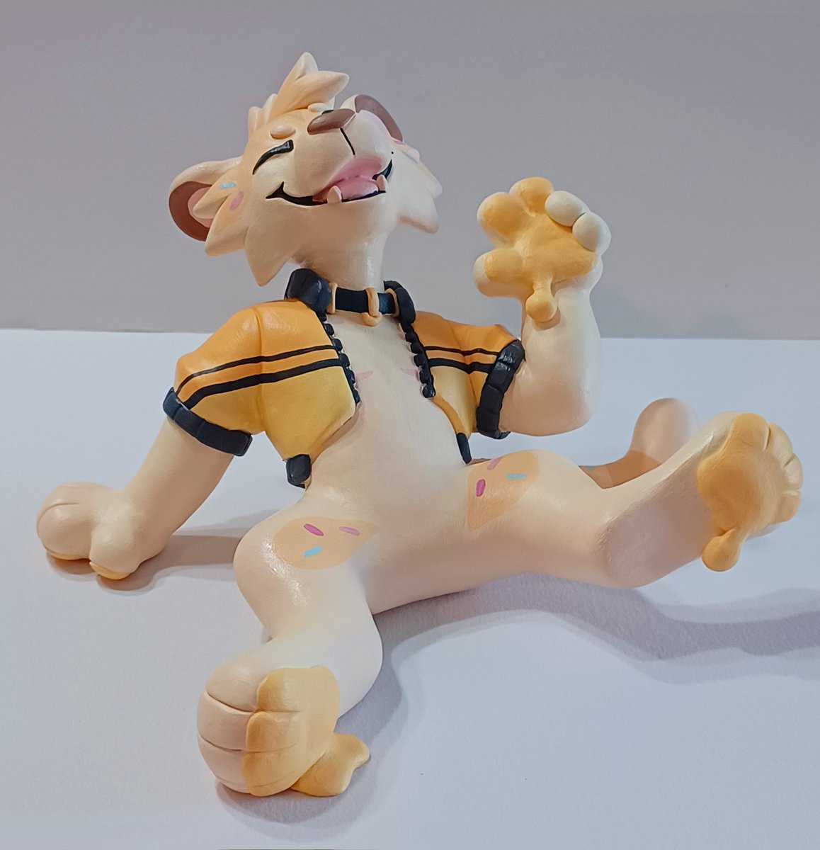 ghostlypups's tweet photo. 🧈✨️Custom Sculpt for @lionsodaa✨️🧈
I love love looove how he turned out! Genuinely one of my favorite character designs that I've gotten to sculpt 💖💕 https://t.co/kQSp9xSjoG