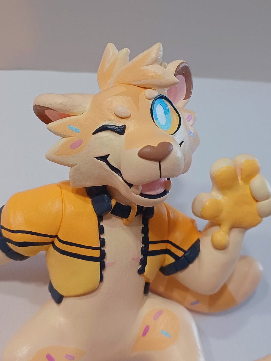ghostlypups's tweet photo. 🧈✨️Custom Sculpt for @lionsodaa✨️🧈
I love love looove how he turned out! Genuinely one of my favorite character designs that I've gotten to sculpt 💖💕 https://t.co/kQSp9xSjoG