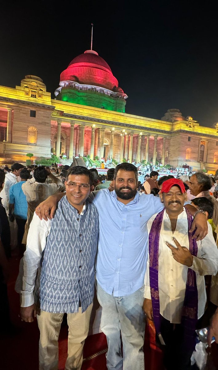 RameshwarAryaji's tweet photo. @narendramodi बधाई हो इस ऐतिहासिक दिन का साक्षी होने का सौभाग्य प्राप्त हुआ
#SwearingInCeremony #ModiTakesOath #modi3 https://t.co/yu4EhKxxK1