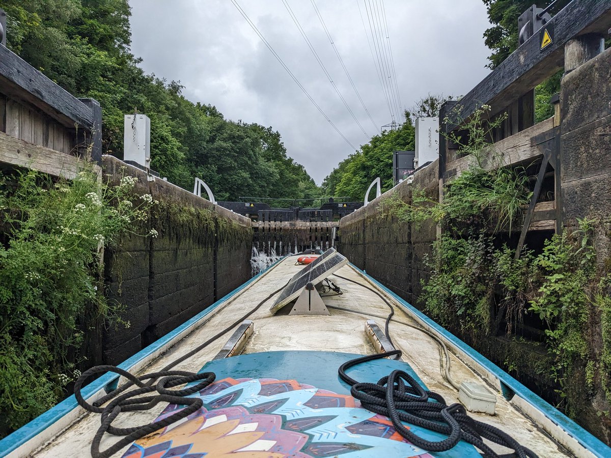 NomadicNan's tweet photo. First proper solo journey completed today: 5 miles, 7 broad locks and 4 swing bridges. I managed the first 4 locks (including a triple staircase) myself but was grateful for help with the last 3 locks and the bridges https://t.co/T6qts5jSHJ