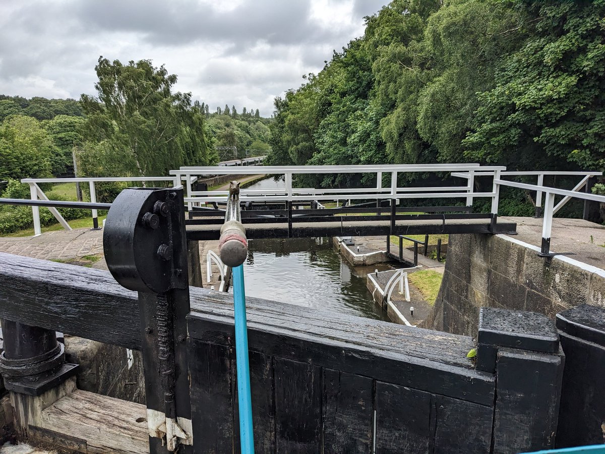 NomadicNan's tweet photo. First proper solo journey completed today: 5 miles, 7 broad locks and 4 swing bridges. I managed the first 4 locks (including a triple staircase) myself but was grateful for help with the last 3 locks and the bridges https://t.co/T6qts5jSHJ