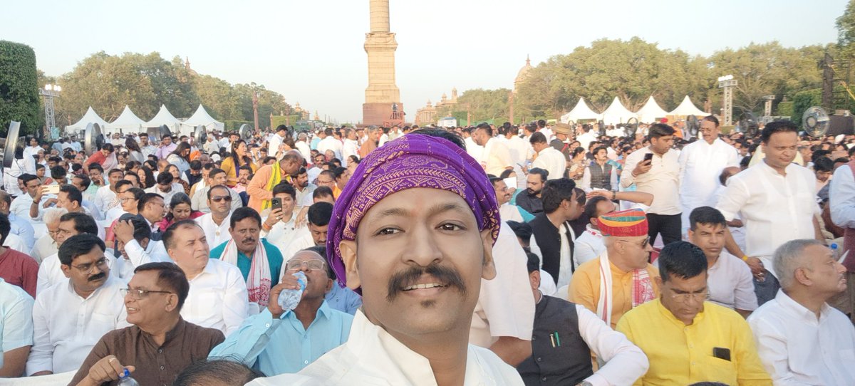 RameshwarAryaji's tweet photo. @narendramodi बधाई हो इस ऐतिहासिक दिन का साक्षी होने का सौभाग्य प्राप्त हुआ
#SwearingInCeremony #ModiTakesOath #modi3 https://t.co/yu4EhKxxK1