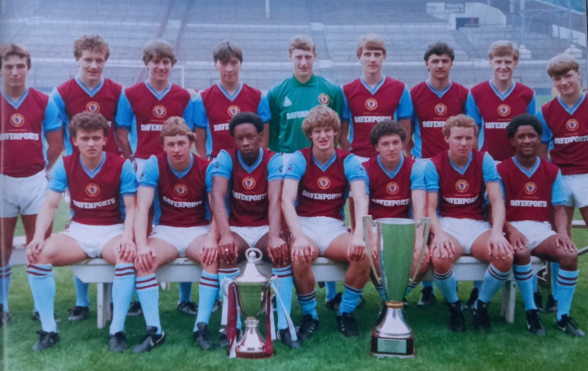 AndrewUllah's tweet photo. A V ERY Happy 60th Birthday to the great Paul Kerr #PaulKerr #astonvilla #avfc #VillaPark https://t.co/elQ3zGuHCc