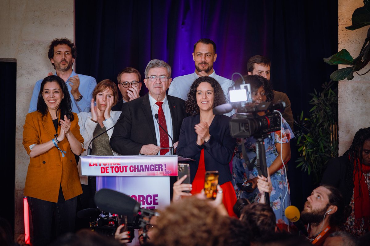 FranceInsoumise's tweet photo. 🔴 Vous êtes chauds pour les législatives ?

🔥 Nous, on est bouillants. https://t.co/Uz7L1tZQ1F