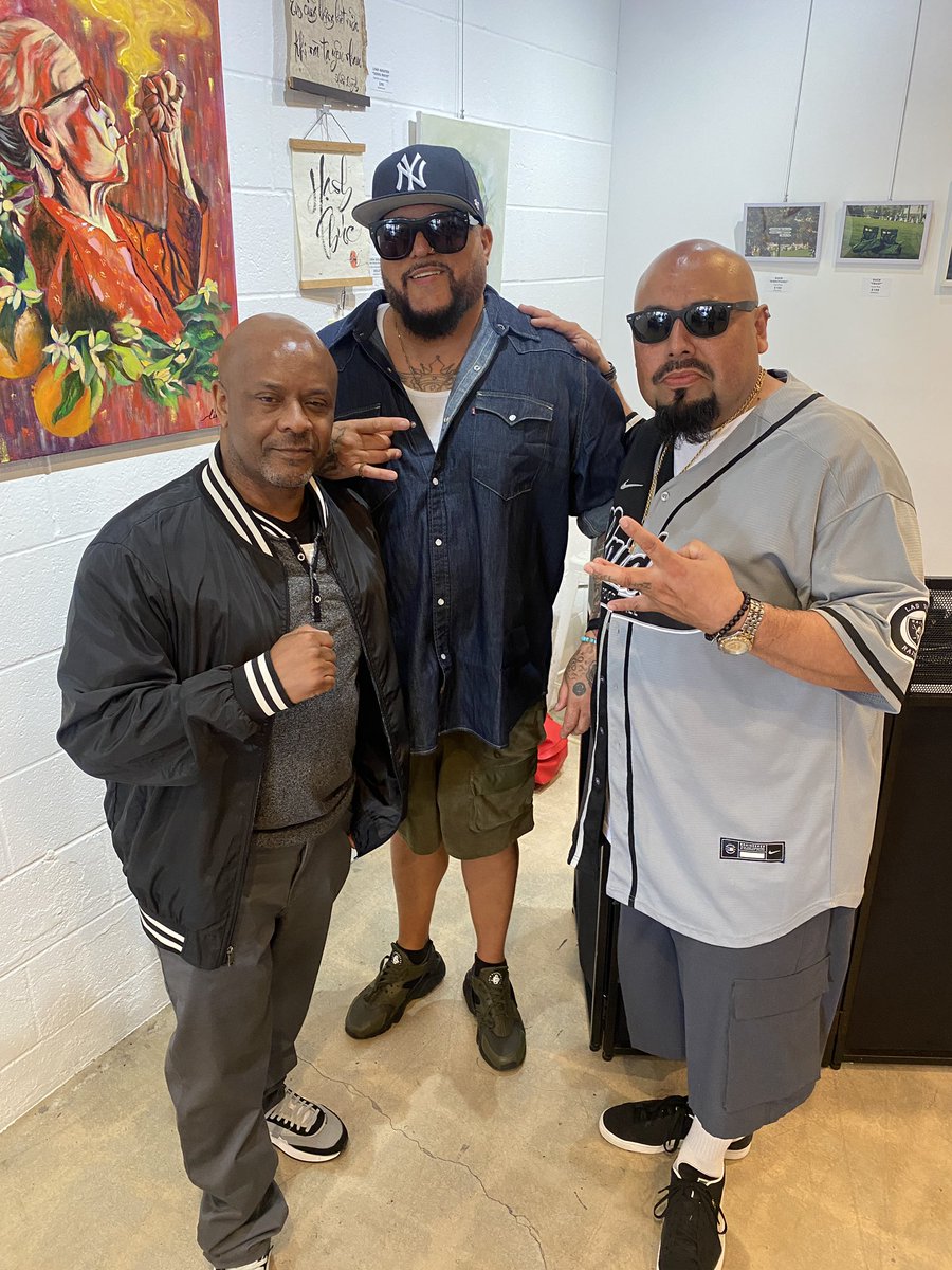 btipent's tweet photo. B-Tip x DJ Billie Knight x Raymond T
#btipent #oneumbrellapromo #raymondt #djs #sandiego https://t.co/wLgcjlqer0