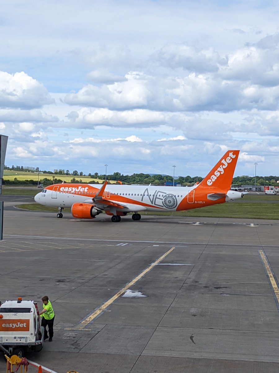 ChrisM5264's tweet photo. @carolinepeds @easyJet I've have photos https://t.co/nA44XgKfY4