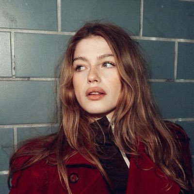 Se están mirando como si hubieran liado con un profesor y lo supieran. # invalidisimo