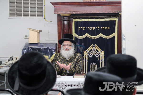 כ"ק מרן אדמו"ר שליט"א בשיח"ק בישיבת אהל משה בליקווד