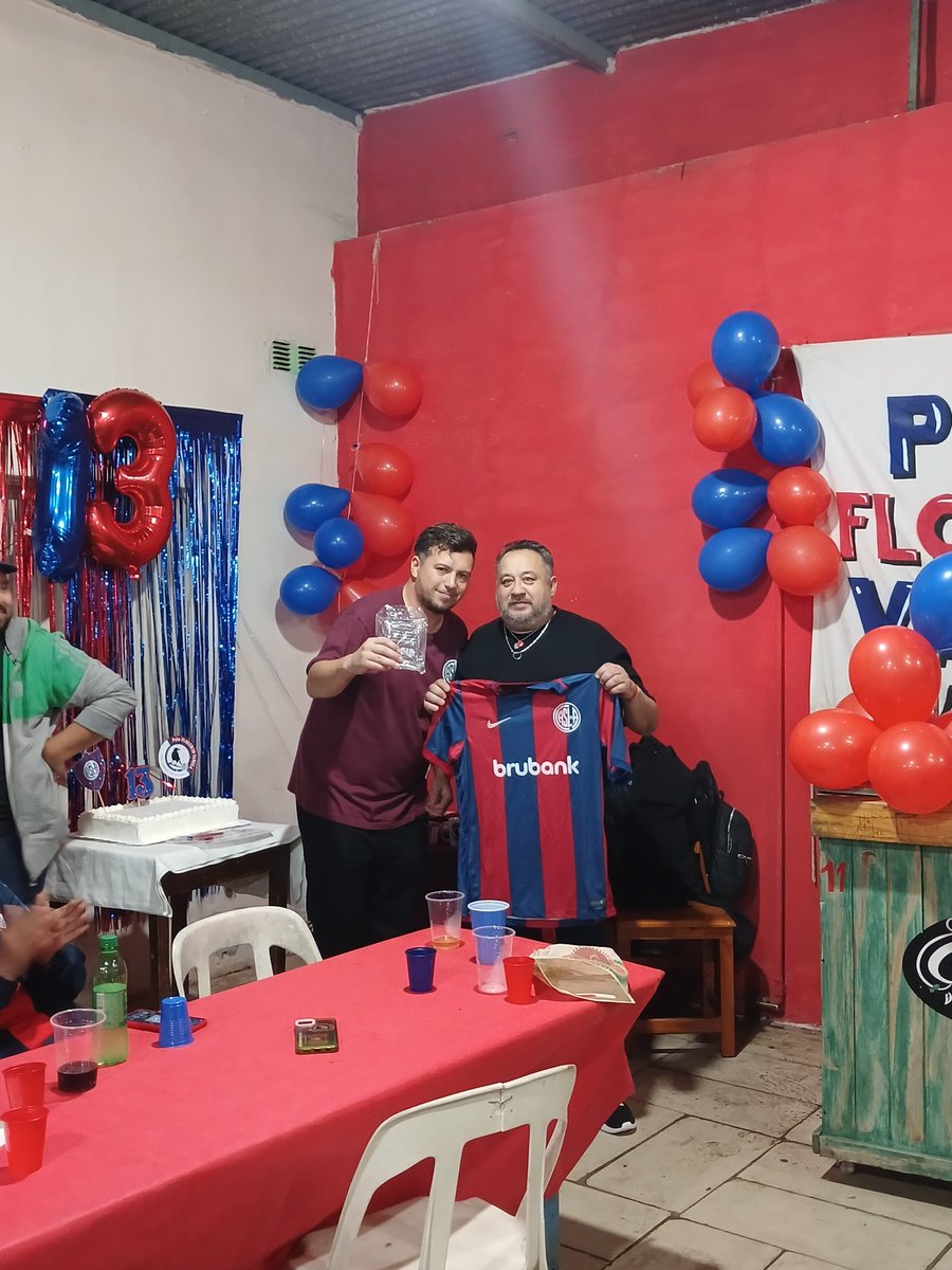 CuervosFVarela's tweet photo. Aniversario 13
queriamos agradecerles a todos los que colaboraron con la fiesta, a todos los que nos dieron una mano,a todos los que disfrutaron de una hermosa noche bien Cuerva 💙❤️
 esperamos que todos la hayan disfrutado igual o mas que nosotros! 

Gracias!!! https://t.co/MhILK3N3M6