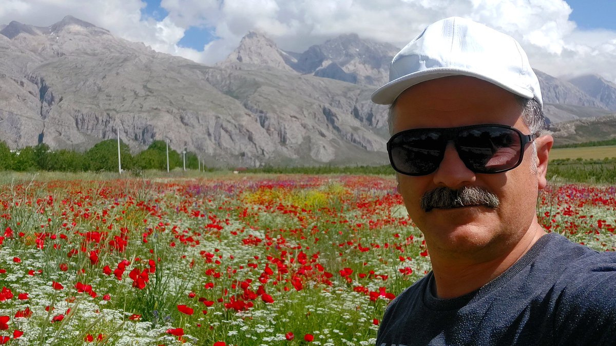 Gelincik tarlasından başı dumanlı aladağlar. 
#niğde
#çamardı
<a href="/fkkcat/">fatih kızılkaya</a> 
<a href="/nigdefotosafari/">NiğdeFotoSafari</a>