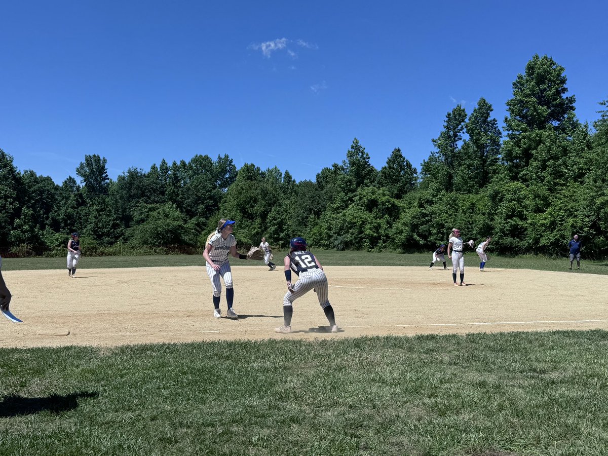ava_kill2's tweet photo. @eastcoast_sb Great softball, weather, and fun ! Knocking the dust off the bat but played solid D! More to come ! https://t.co/tmcXa5BmHK