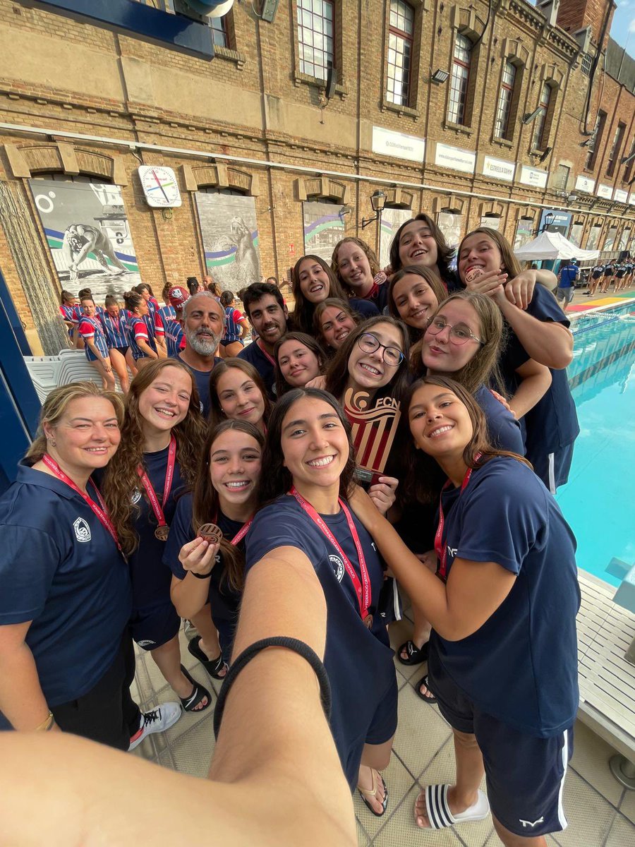 EnricArnella's tweet photo. 🥉Campionat de Catalunya Juvenil 🤽🏼‍♀️
Un gran premi a molts mesos de treball i perseverança! @CN_Sabadell @cnswaterpolo 
Grans!!! #teamwork 
🤍💙#somcnsabadell #adnclub https://t.co/GXMs6OhUyz
