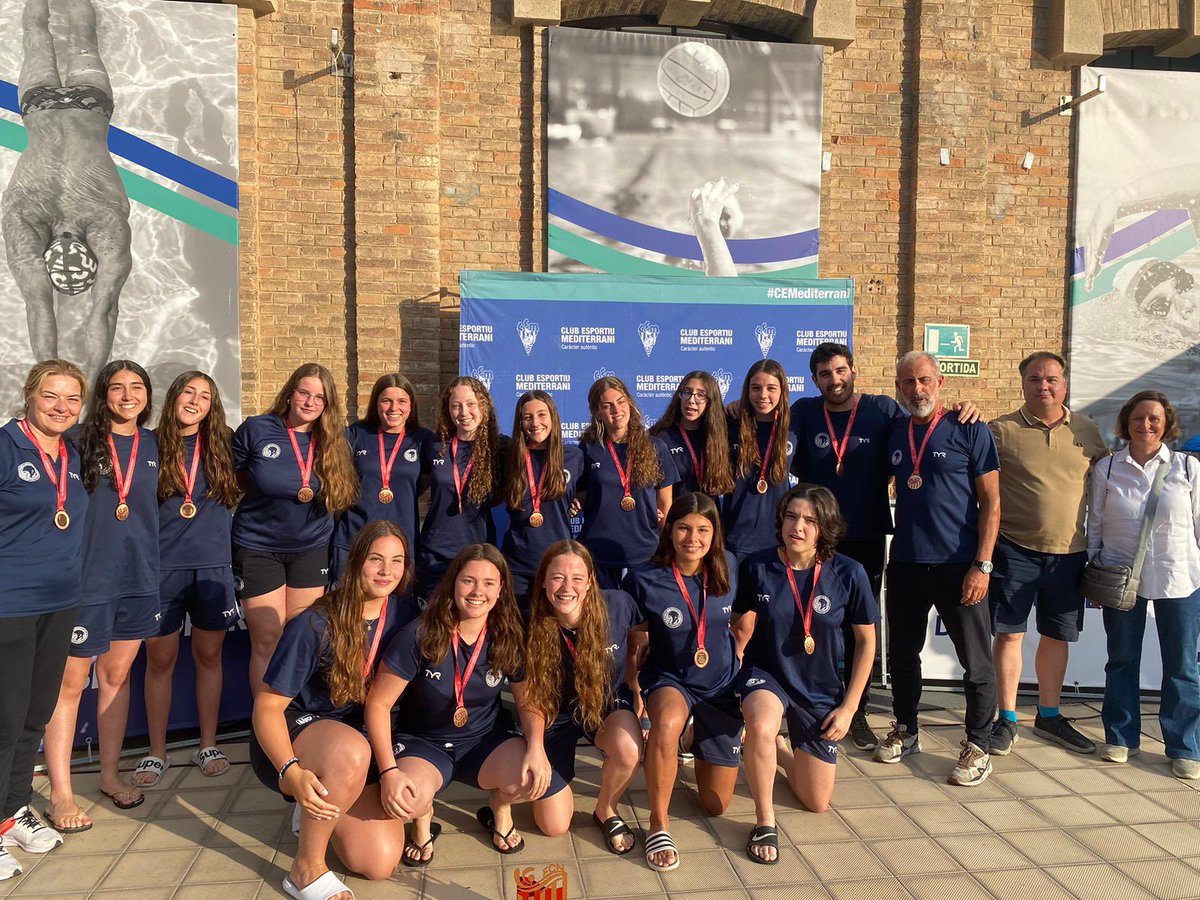 🥉Campionat de Catalunya Juvenil 🤽🏼‍♀️
Un gran premi a molts mesos de treball i perseverança! <a href="/CN_Sabadell/">CN Sabadell</a> <a href="/cnswaterpolo/">CNS Waterpolo</a> 
Grans!!! #teamwork 
🤍💙#somcnsabadell #adnclub