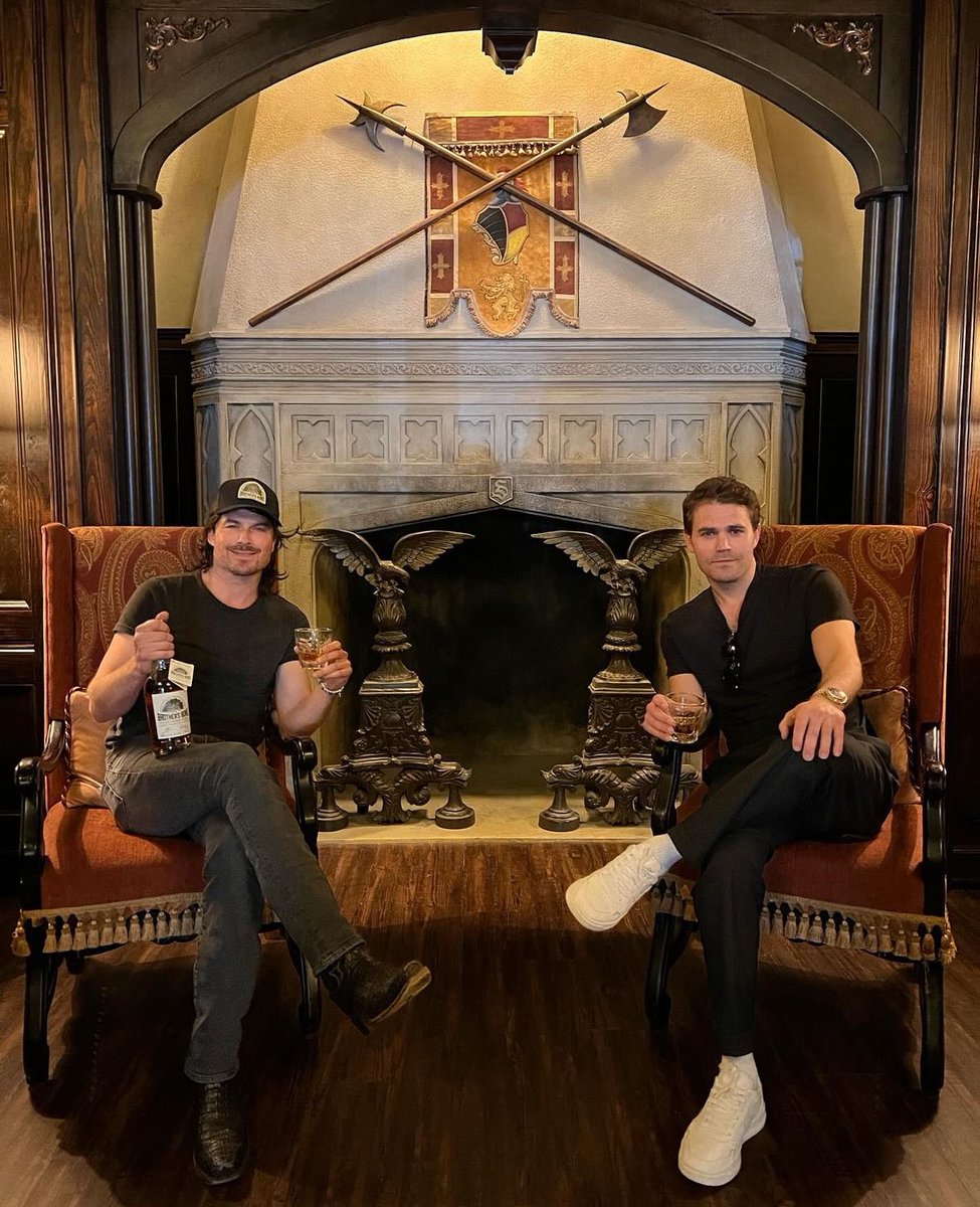 Ian Somerhalder and Paul Wesley share a photo from their first visit back to the Salvatore house from ‘THE VAMPIRE DIARIES’ in 7 years 📸