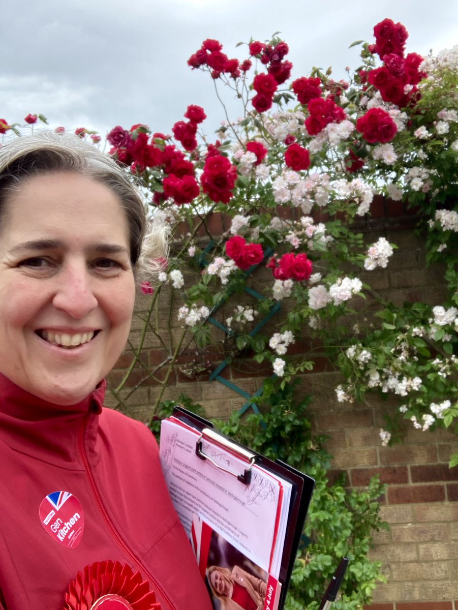 carowoodley's tweet photo. We had a great big #HackneyOnTour trip to #Wellingborough today to support #Labour parliamentary candidate Gen Kitchen, join her campaign for a care centre in the local hospital and admire the neighbourhood in bloom!
๐น๐น๐น https://t.co/HspTg2y8N4