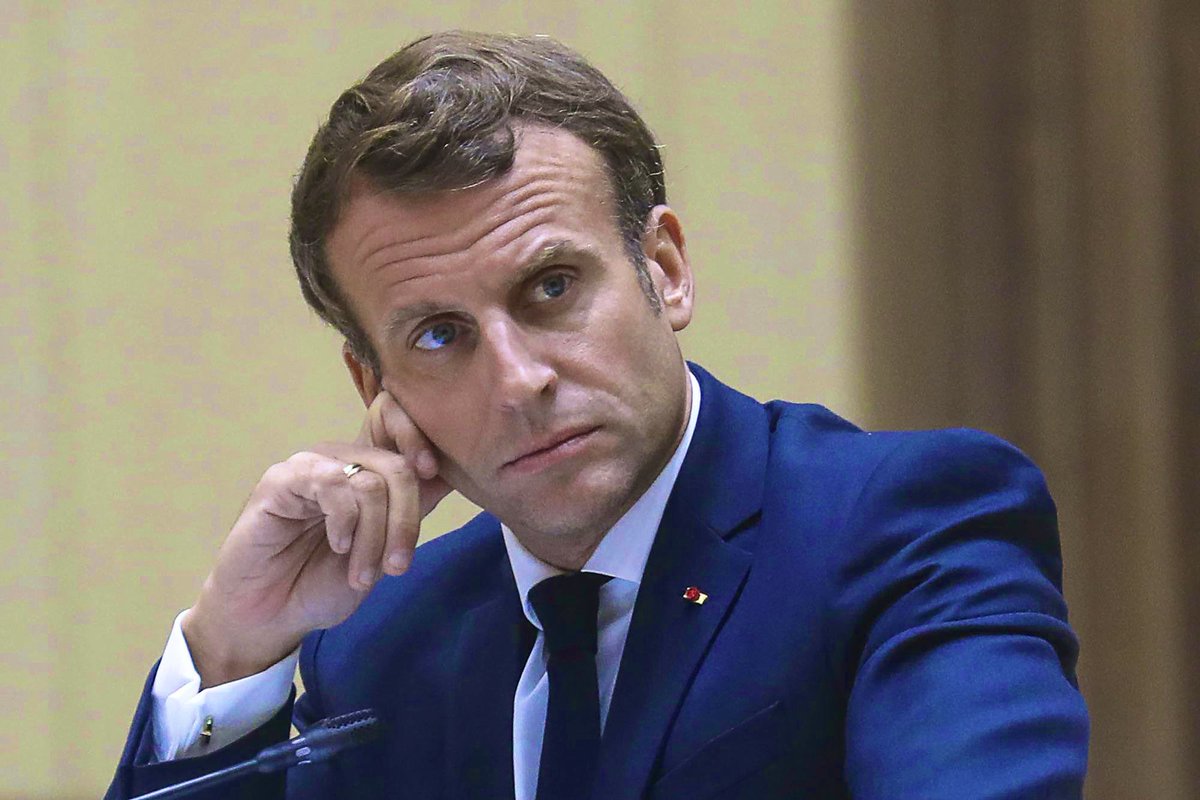 Nath_Yamb's tweet photo. Dissolution de l’AN: Comme il n’arrive plus à imposer des élections aux Africains, Macron a décidé de saouler les Français avec 😂😂 Plus sérieusement, mettre le RN à Matignon est le meilleur moyen, selon lui, d’éviter une élection de Marine Le Pen à la presidentielle de 2027, car il table sur un bilan négatif de son gouvernement pendant les 3 prochaines années, qui peinera à gérer les bombes qu’il a semées (sur le plan intérieur comme international) et qui le dépassent lui-même. 

@GoitaAssimi @CapitaineIb226 et @NIGER_CNSP: il faut accélérer la sortie du franc cfa. La France et l’Europe vont s’effondrer, et nous avec, si on reste engluer dans cette prison monétaire.