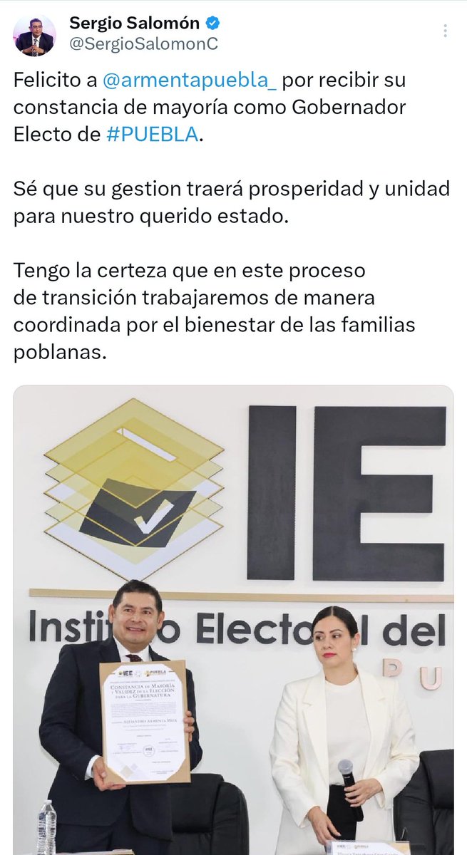 Alvaro_Rmz_V's tweet photo. #Ruta24 📷 | El gobernador @SergioSalomonC felicitó al #GobernadorElecto @armentapuebla_.

"Su gestión traerá prosperidad... para nuestro querido estado.  

"Tengo certeza que en proceso de transición trabajaremos de manera coordinada por el bienestar de las familias poblanas". https://t.co/iJ9FSzjNzw