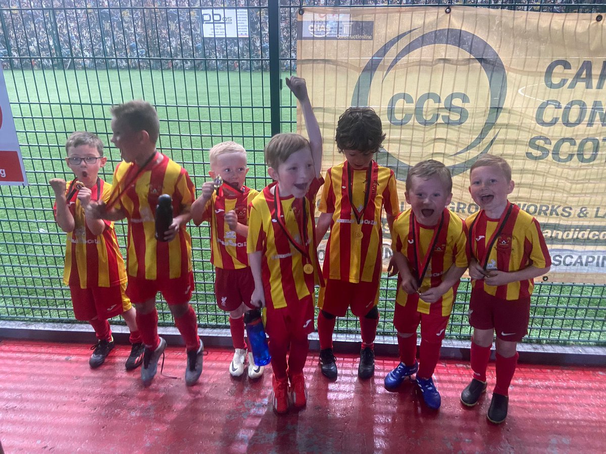 barrheadyouthfc's tweet photo. Our Barrhead YFC 2017’s were great at the StCadocs summer festival this morning. 
The enjoyment is painted all over their faces!! Love it! ⚽️🔴🟡⚽️ https://t.co/rcjfZXCHWI