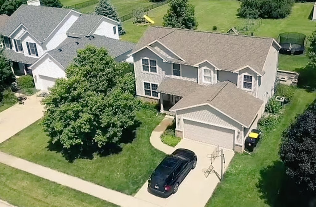 CoffindafferFBI's tweet photo. Another #DomesticAbuse situation results in murder.
#MatthewMoore illegally entered #AmyMoore's house and shot and killed her. Then he killed himself.
So selfish and senseless.
May Amy Rest in Peace and may their beautiful children survive this tragedy.
#DomesticAbuse https://t.co/Qd1FQe8fdf
