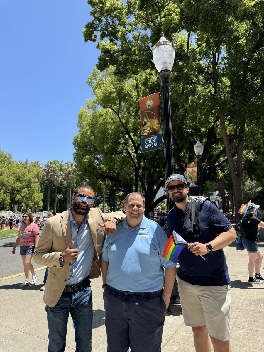 SenatorAshby's tweet photo. The #SacPride Parade was today! 🏳️‍🌈🏳️‍⚧️#TeamAshby had a great time celebrating the love and diversity we have here in #SD8. 

If you missed the parade, there’s still time to join the festivities until 6pm today! #HappyPride https://t.co/L33olBOC5j