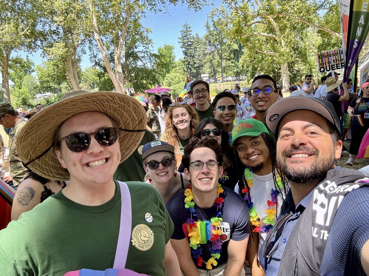 SenatorAshby's tweet photo. The #SacPride Parade was today! 🏳️‍🌈🏳️‍⚧️#TeamAshby had a great time celebrating the love and diversity we have here in #SD8. 

If you missed the parade, there’s still time to join the festivities until 6pm today! #HappyPride https://t.co/L33olBOC5j