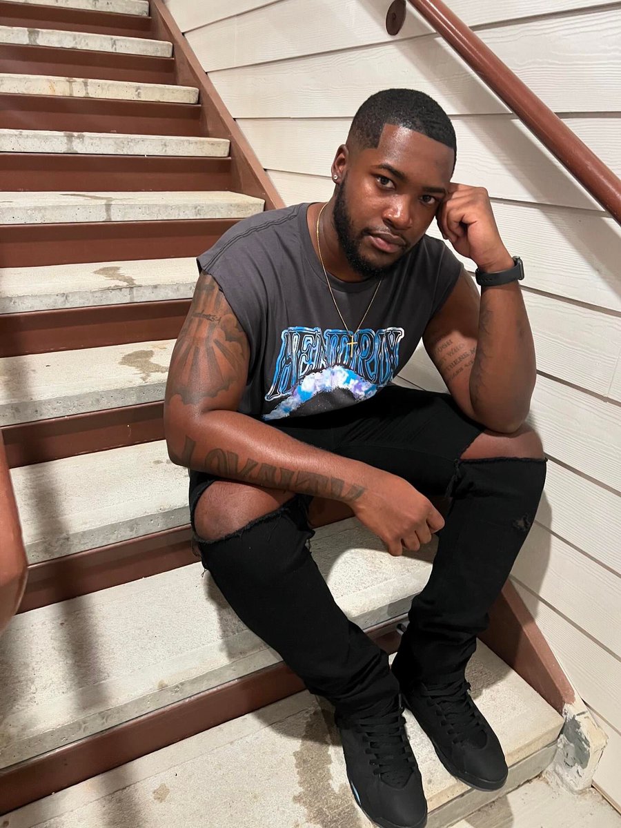 ★ ★ ★ ★ ★ tweet media