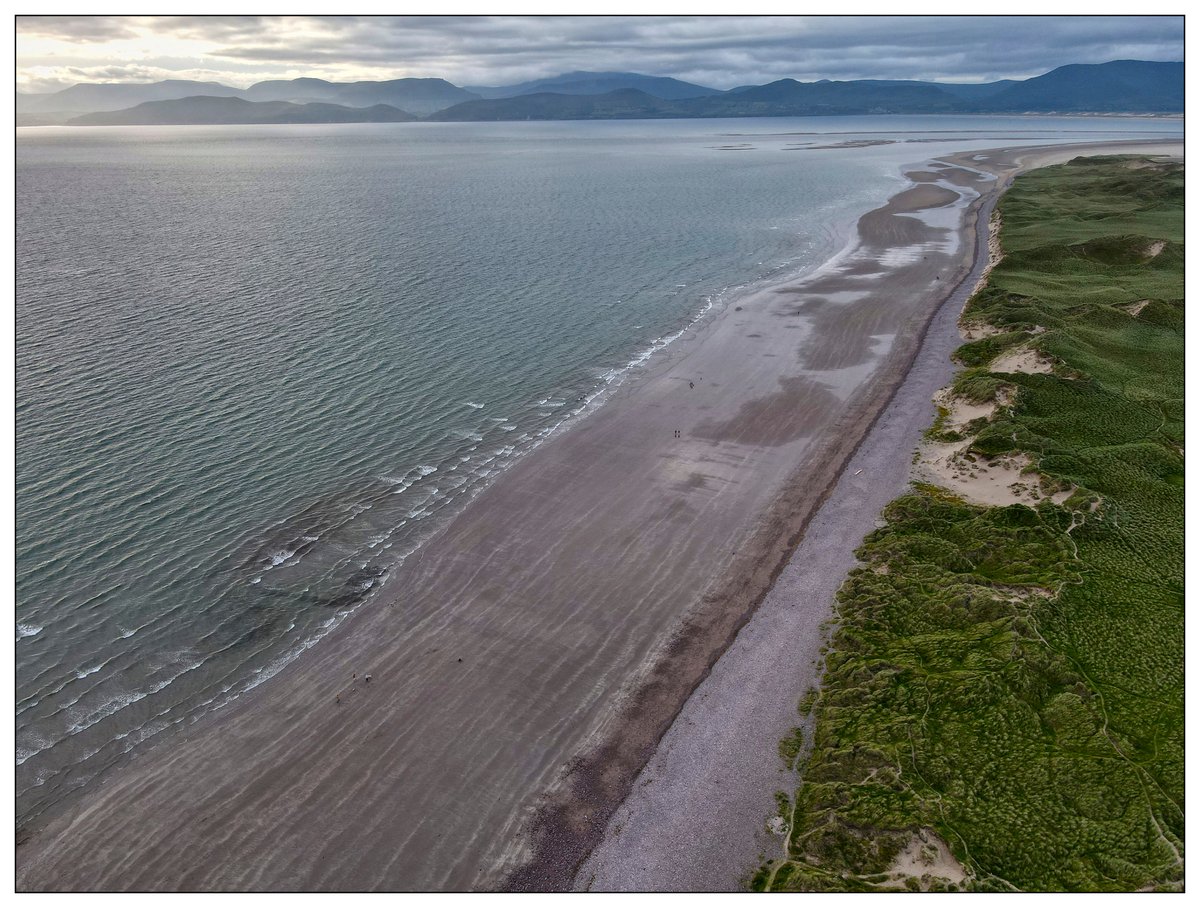 figmentation69's tweet photo. Rossbeigh Beach #kerry #ireland #glenbeigh #dingle #drone #dronephotography #photography #landscape #dji #mavicair2 @Failte_Ireland @DiscoverIreland @TourismIreland @GoToIrelandUS https://t.co/JHw7LyGiqD