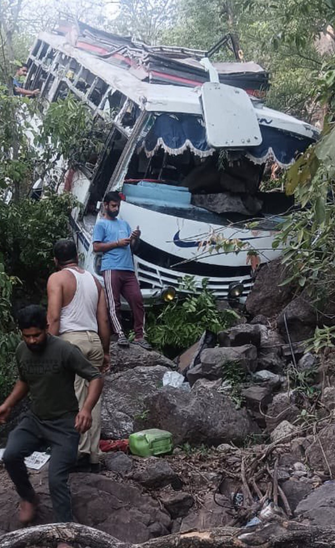 [爆卦] 伊斯蘭恐怖份子朝印度教的巴士開槍